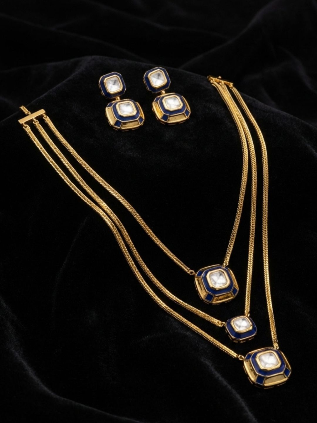 Ishhaara Layered Medallion Necklace