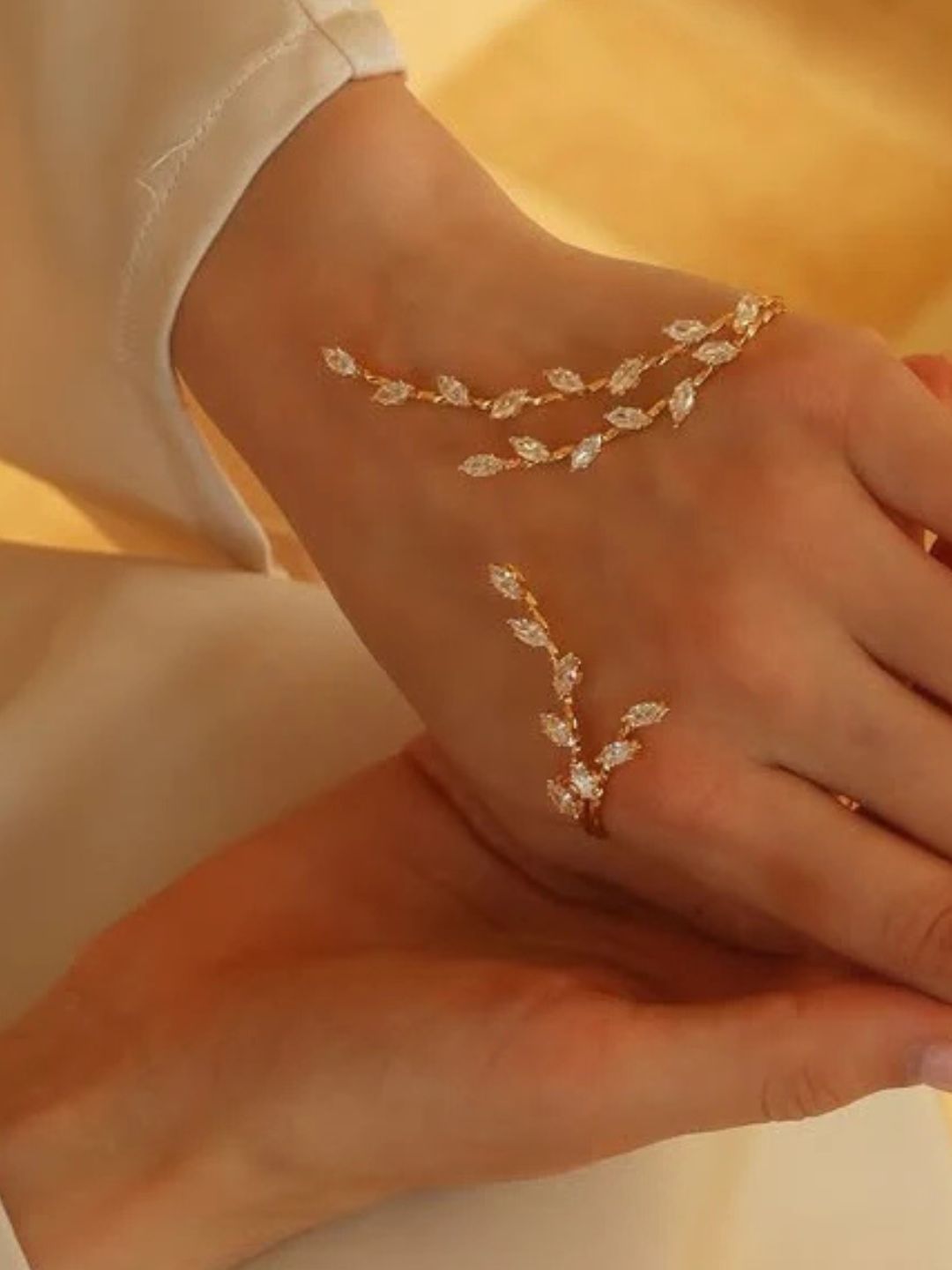 Ishhaara Leaf Light Handcuff
