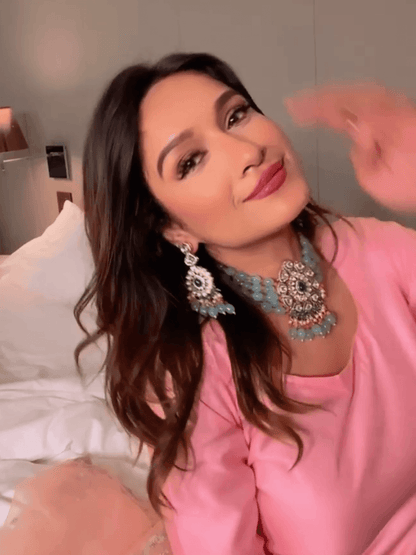 Ishhaara Shefali Bagga In Drop Stone Multi Bead Choker Necklace Set
