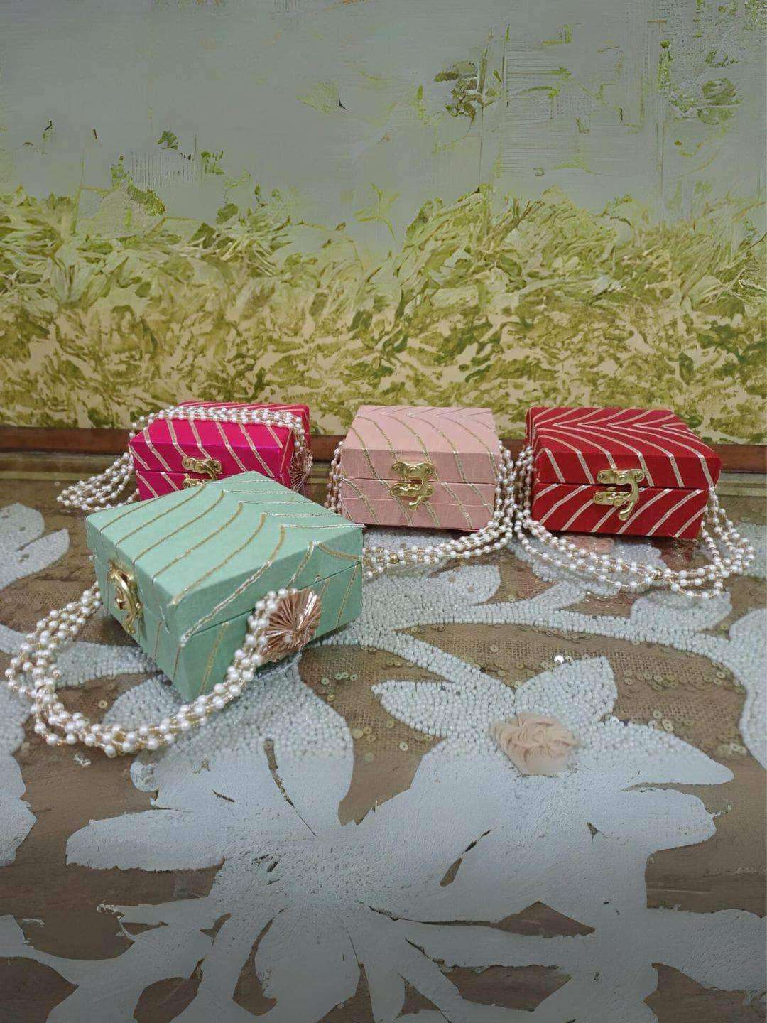 Ishhaara Mini Trunk Box With Pearl String