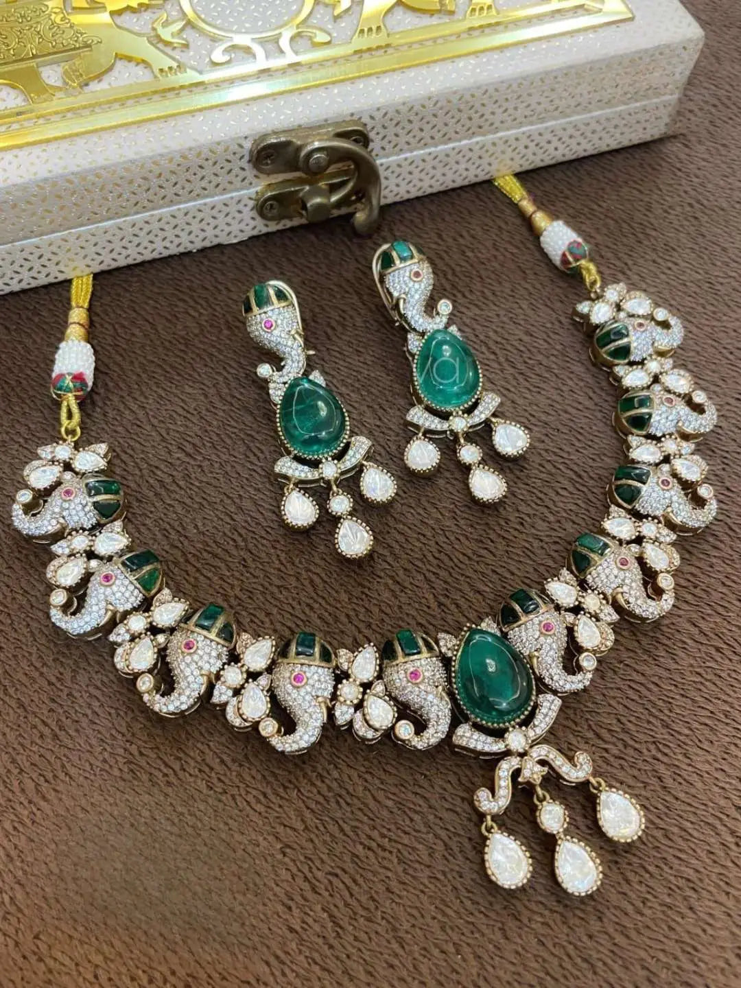 Ishhaara Moissanite Elephant Face Shaped Choker Necklace