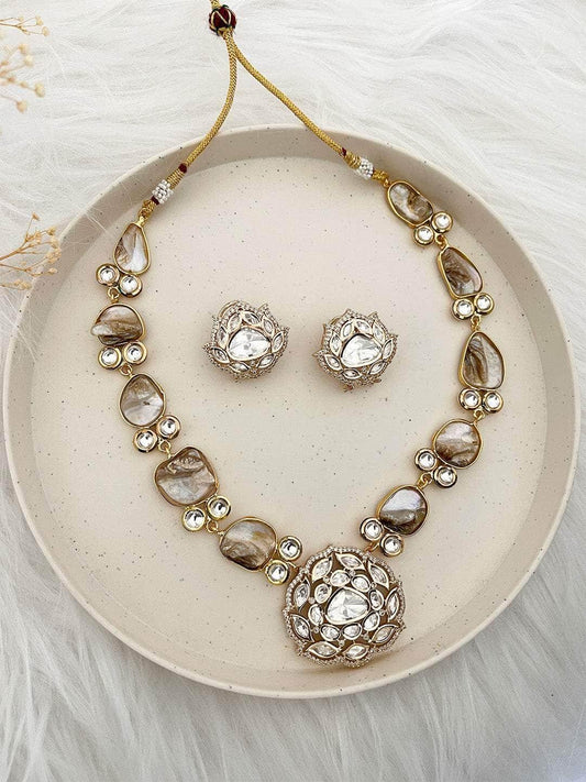 Ishhaara Mother Of Pearls Necklace Set With Round Pendant
