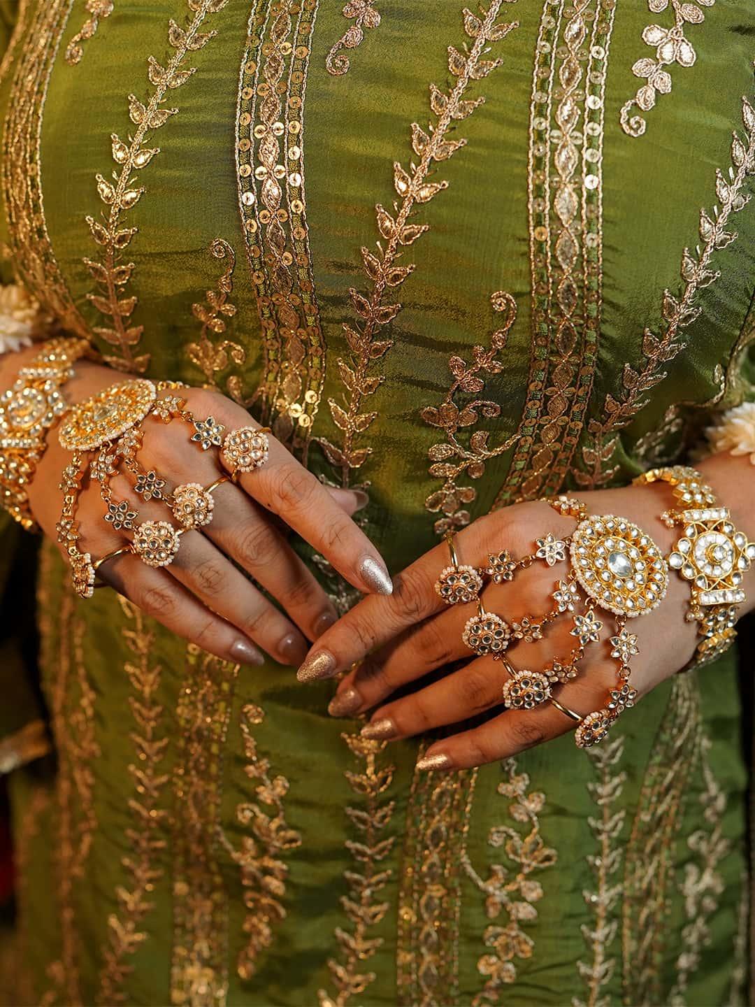 Ishhaara Pachi Kundan Bridal Hathphool 