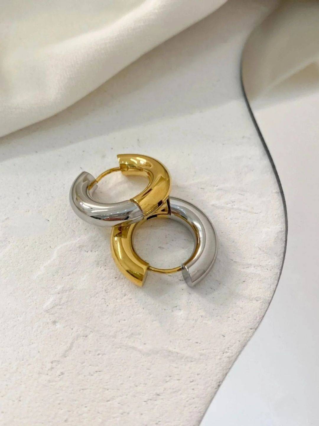 Ishhaara Pinned Hoops