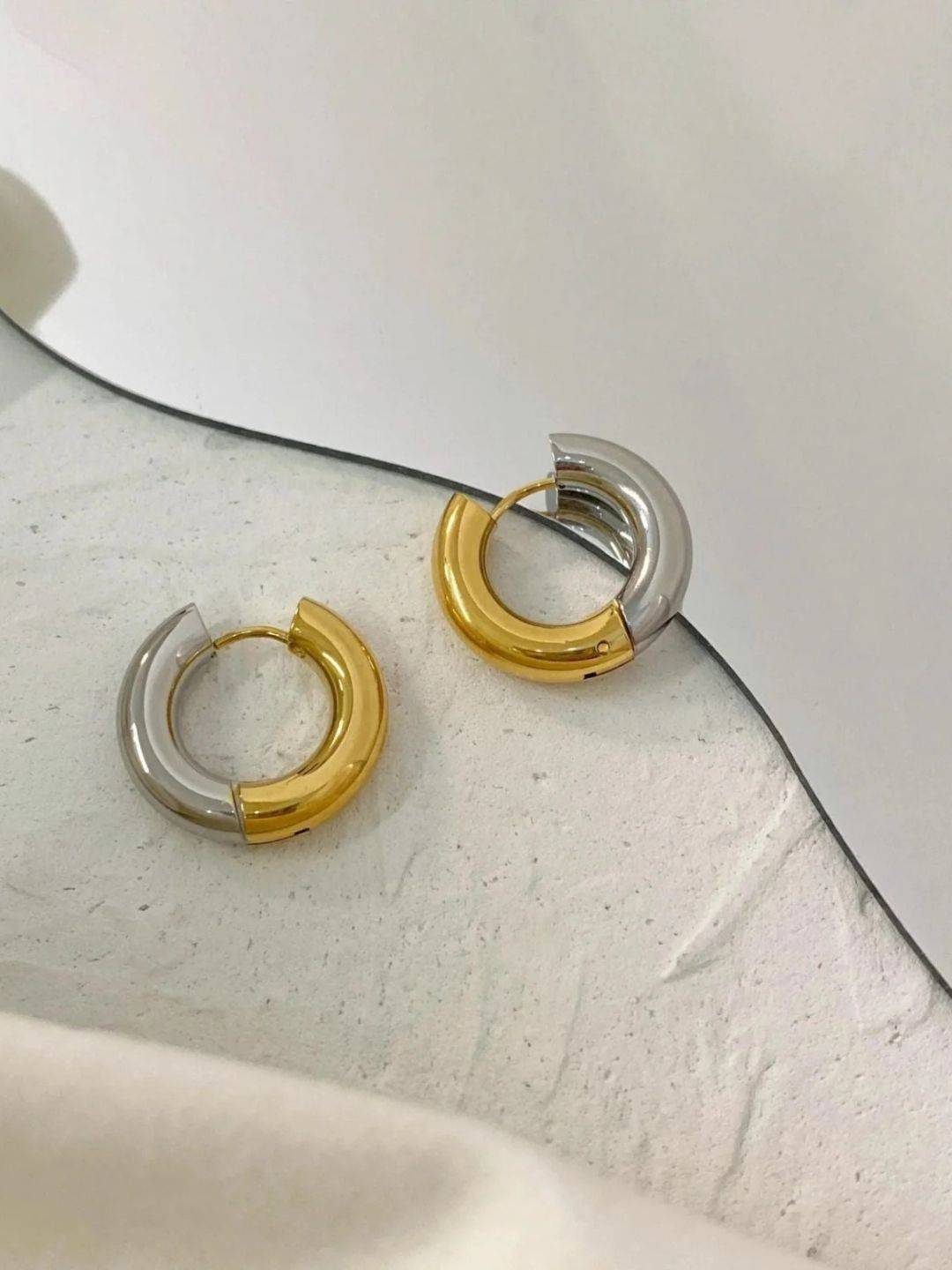 Ishhaara Pinned Hoops