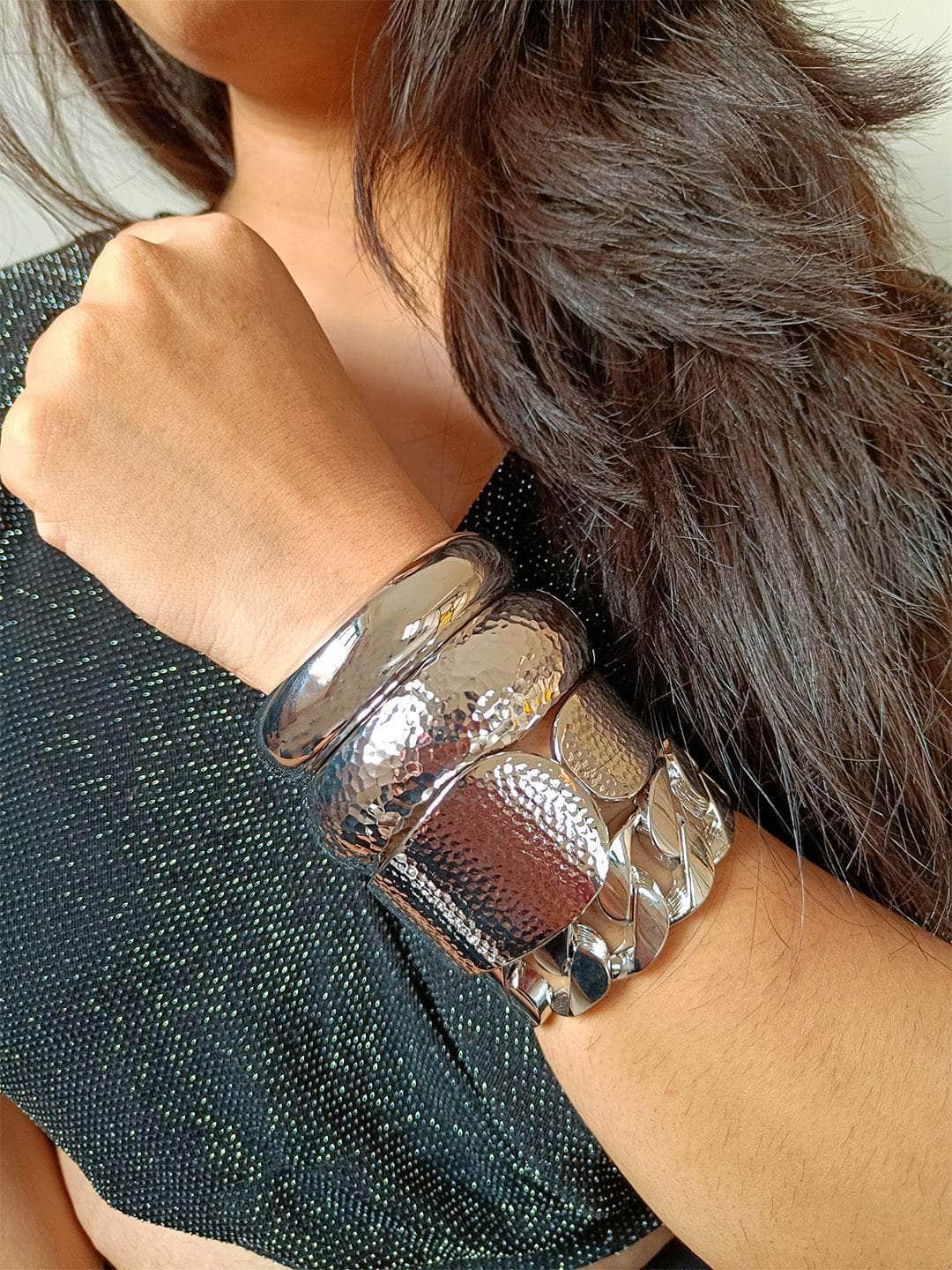 Ishhaara Raashii Khanna In Polished Wedding Bangle