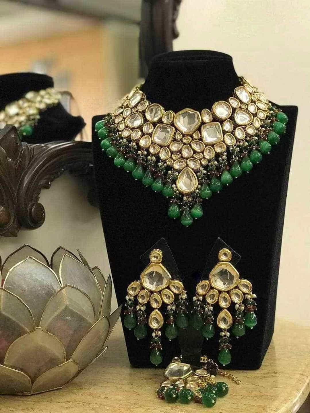 Ishhaara Prachi Dwivedi In Kundan Bridal Necklace With Teeka