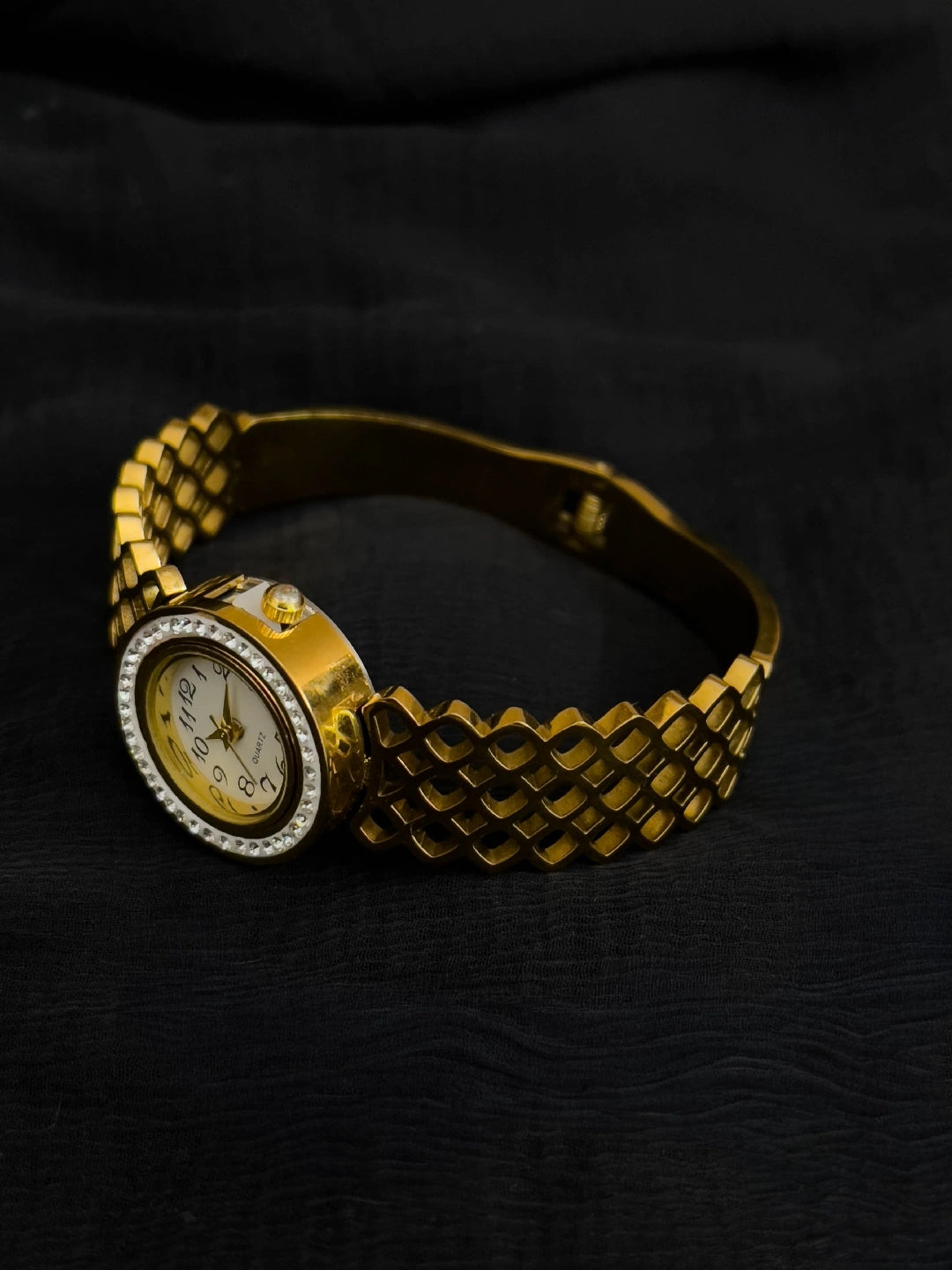 Ishhaara Premium Anti Tarnish Daily Wear Openable Watch