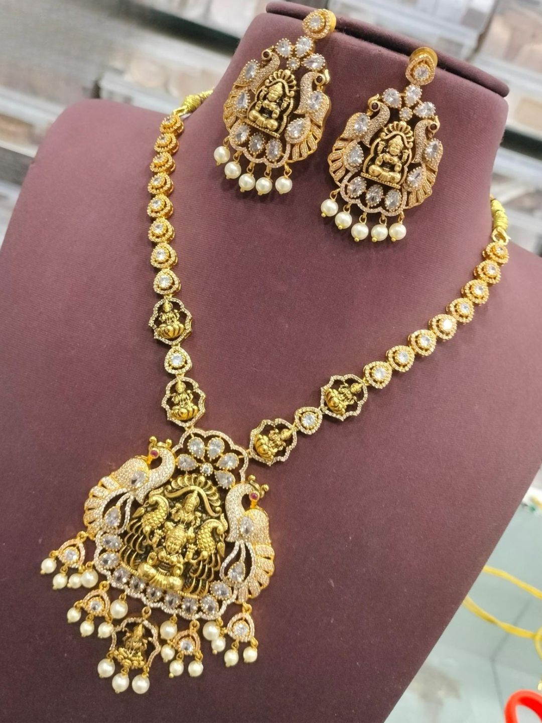 Ishhaara Premium Kemp Stone Necklace Set