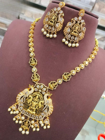 Ishhaara Premium Kemp Stone Necklace Set