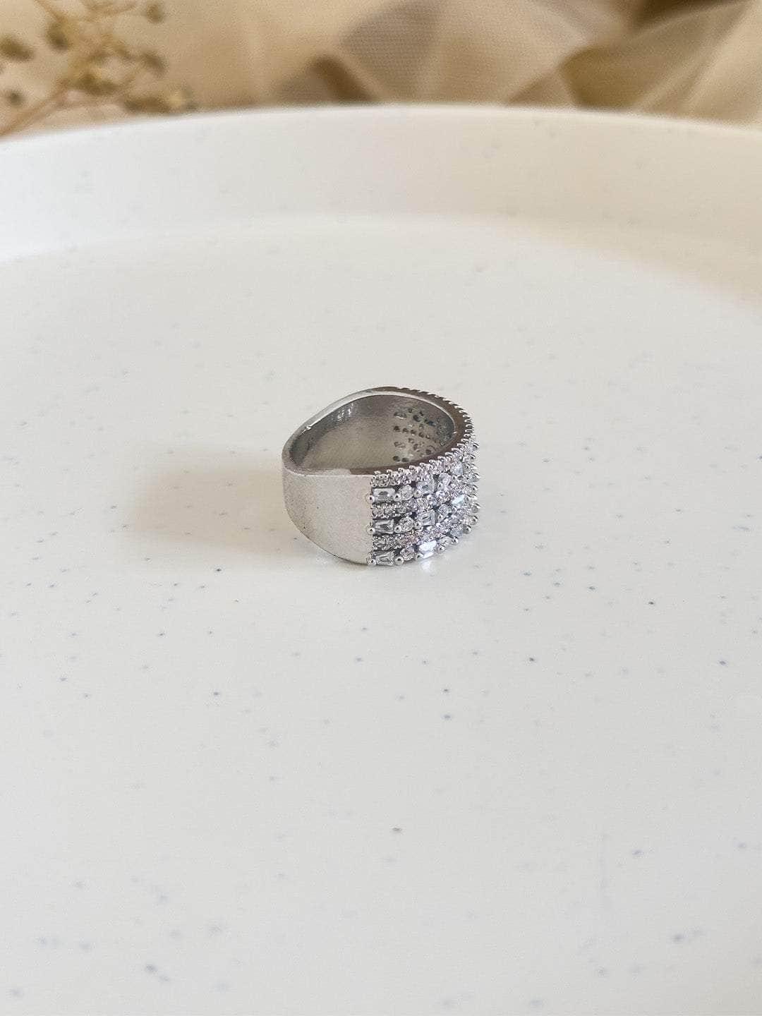 Ishhaara Pyramid Spinner Ring
