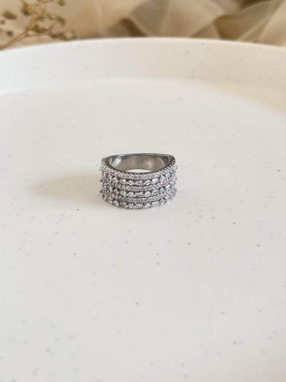 Ishhaara Pyramid Spinner Ring