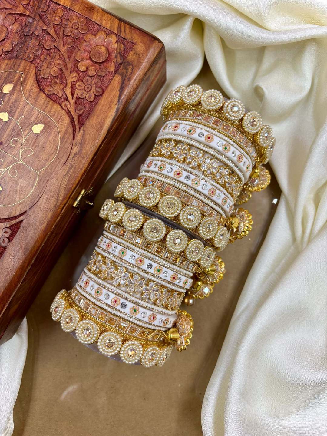 Ishhaara Rajwadi Special Polki Chooda With Jhumka Bangles