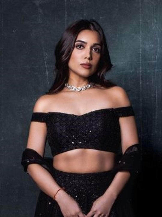 Ishhaara Samiksha Pednekar In Round Shape Kundan Choker Necklace