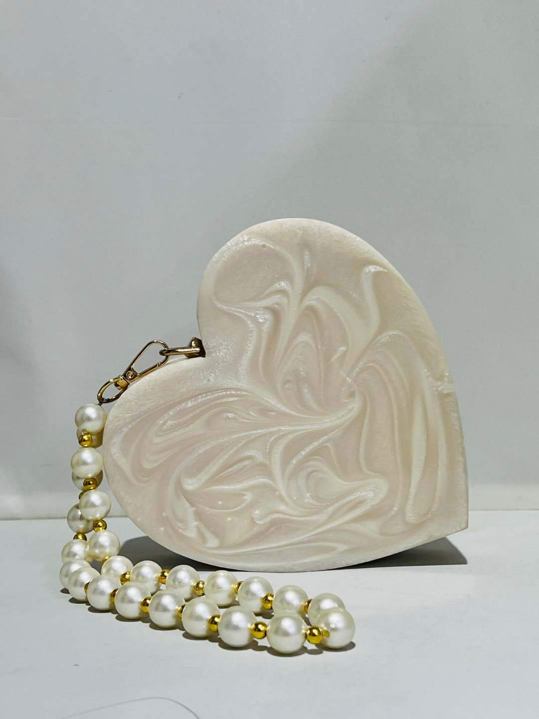 Ishhaara Sea Shell Inspired Resin Shell Heart Shaped Bag