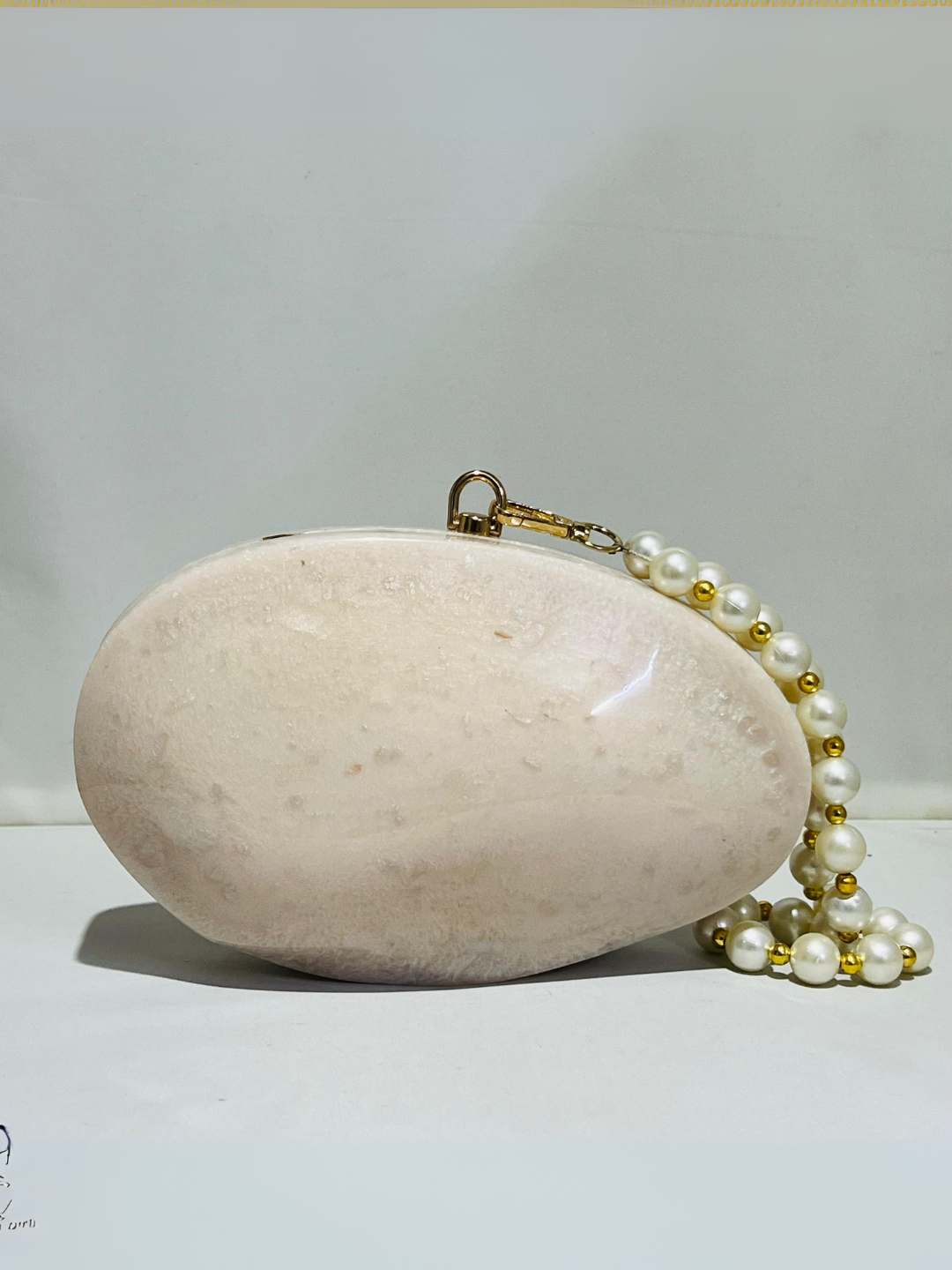 Ishhaara Sea Shell Inspired Resin Shell Oval Shaped Bag