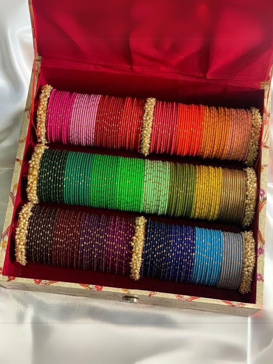 Ishhaara Set Of Dotted Bangles With Pearl Bangles