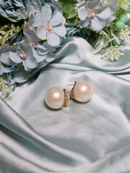 Ishhaara Shriya Pilgaonkar Big Pearl Statement Studs