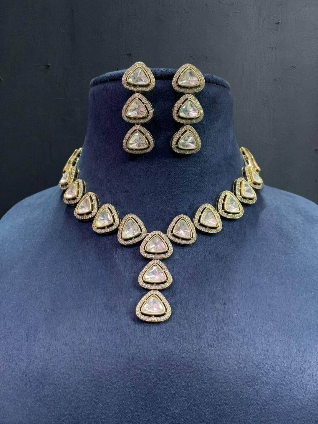 Ishhaara Silver Triangle Moissanite Kundan Premium Choker