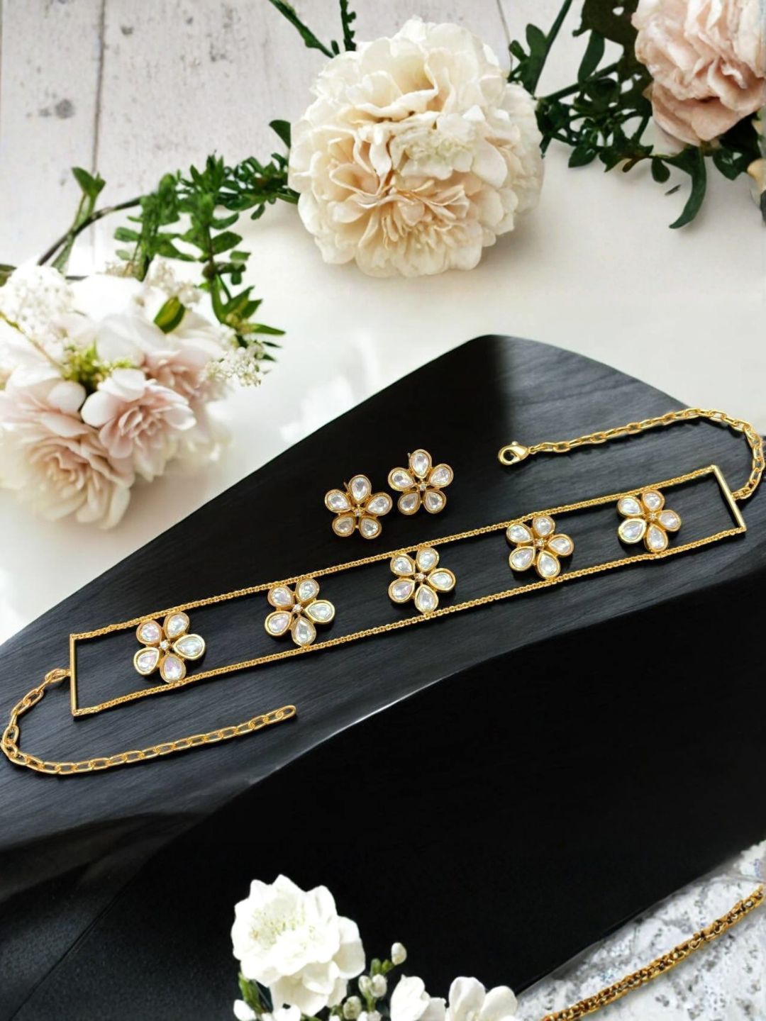 Ishhaara Sleek Moissanite Choker Set