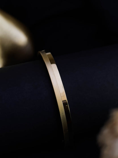 Ishhaara Solid Band Bracelet