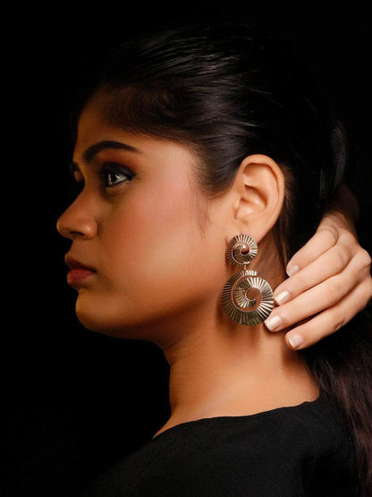 Ishhaara Spiral Striped Earrings