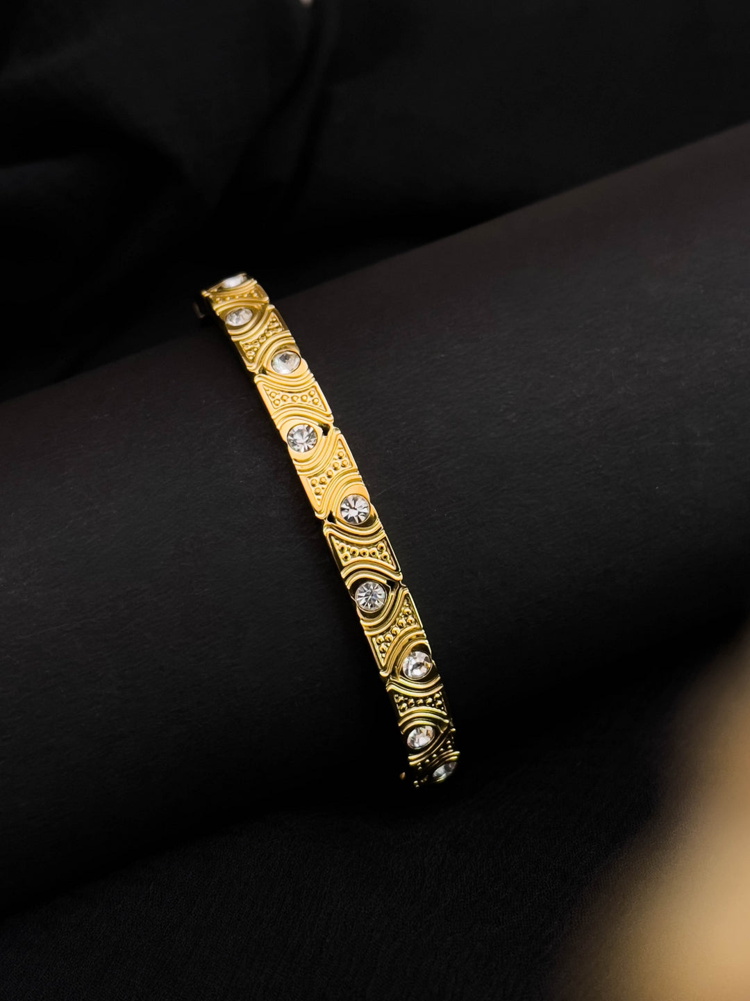 Ishhaara Stainless Steel Cubic Zirconia Handcuff