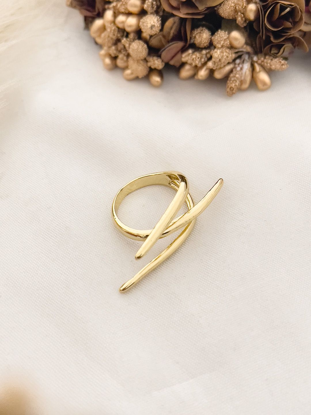 Ishhaara Statement Whirlwind Gold Ring
