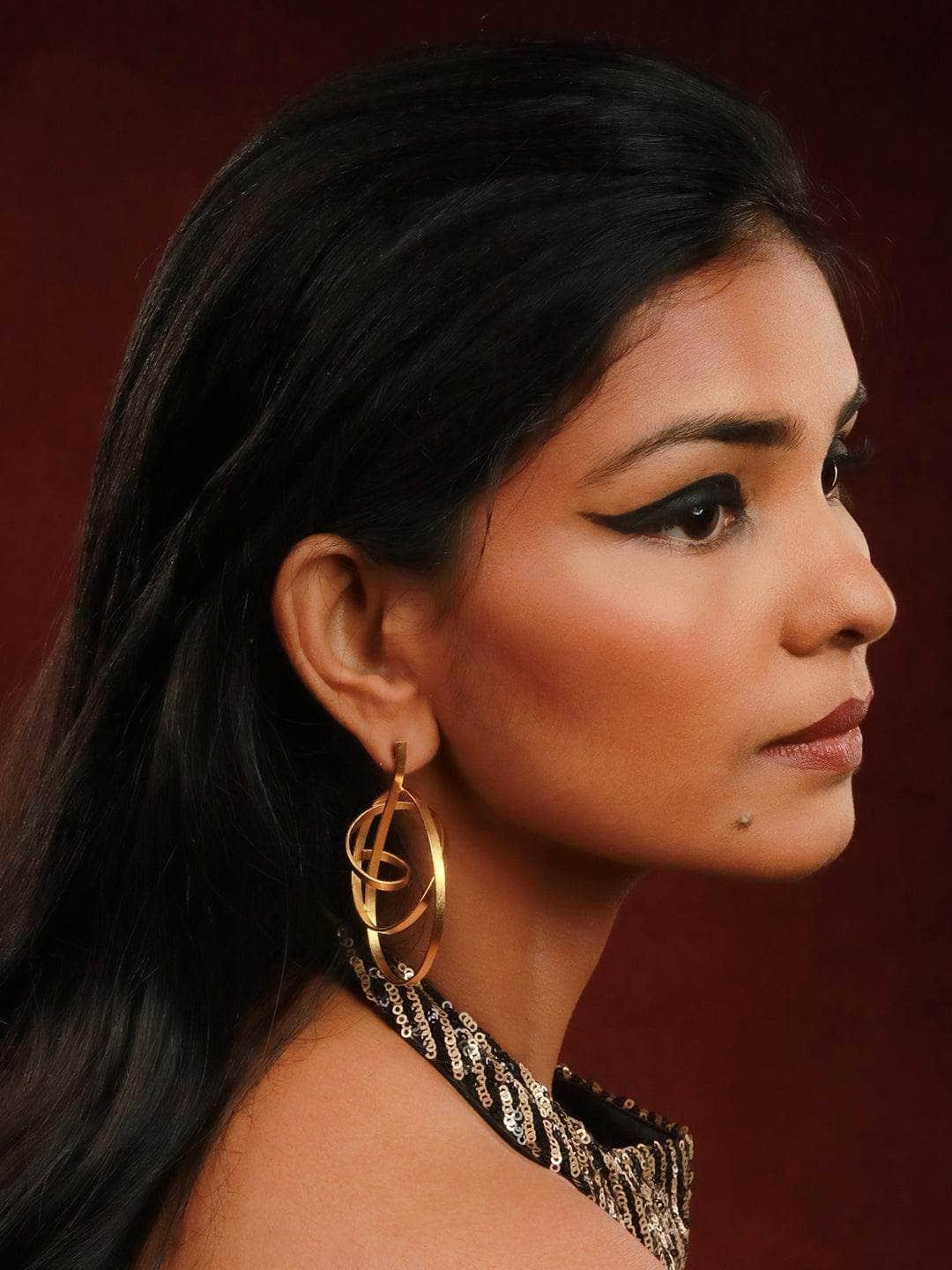 Ishhaara Swirl Earring