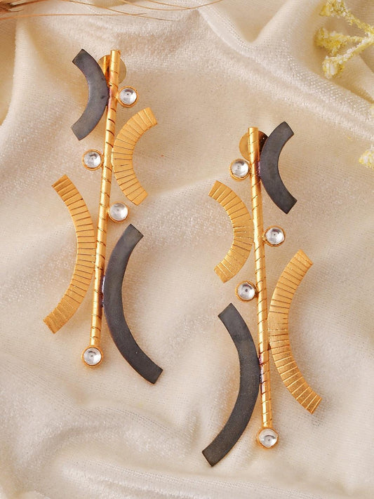 Ishhaara Textured Contemporary Line Earring