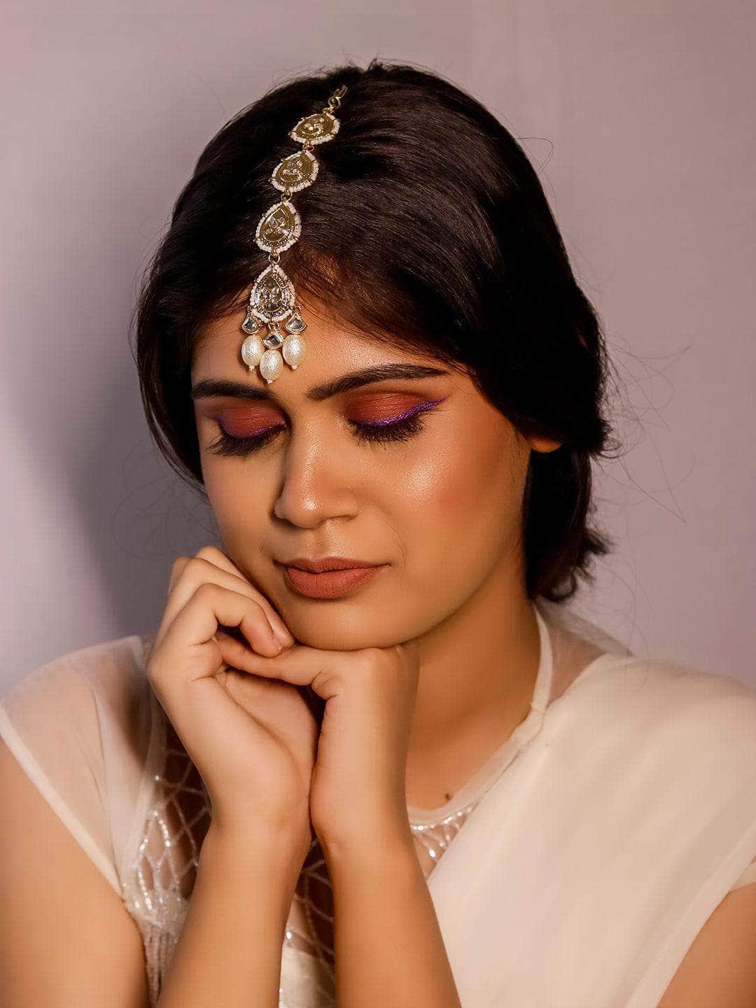 Ishhaara Textured Drop Pearl Teeka