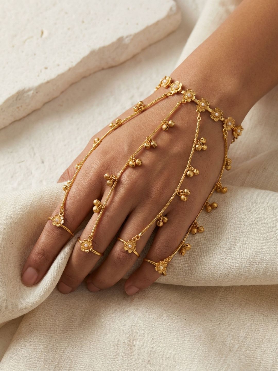 Ishhaara The Bumble Bee Hand Harness