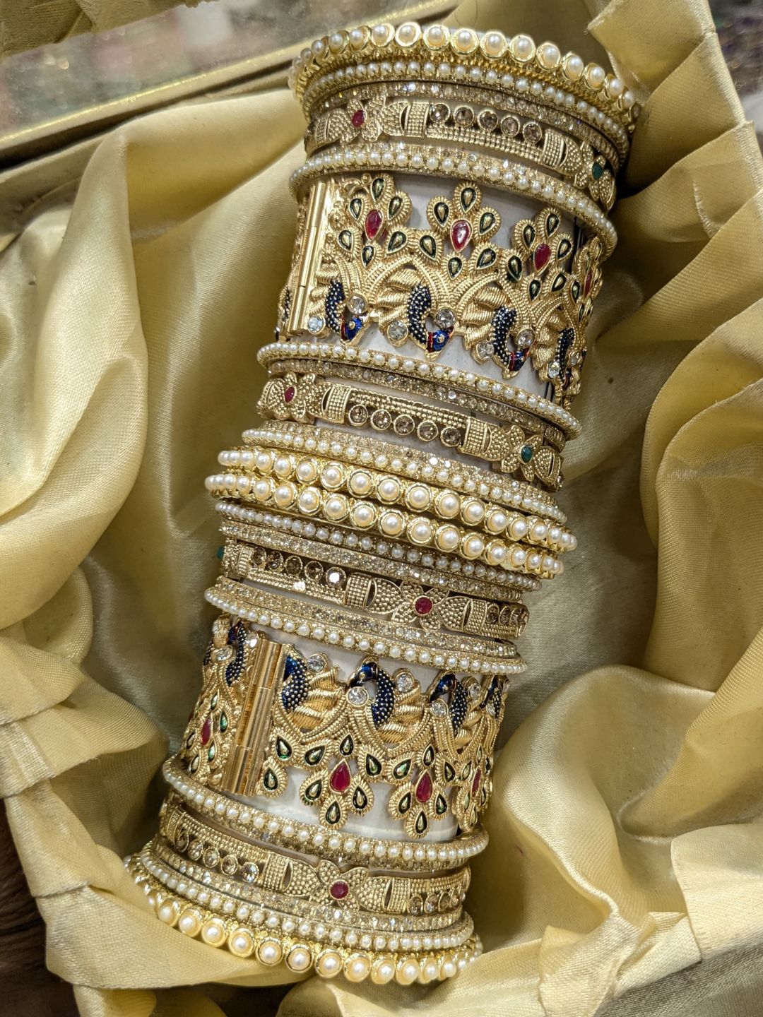 Ishhaara Traditional Peacock Studded Rajwadi Bangles