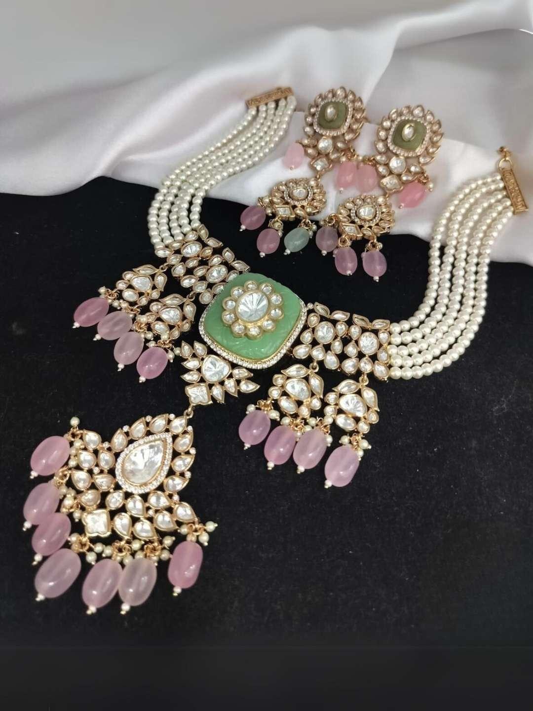 Ishhaara Traditional White Pearl Monalisa Stone Choker