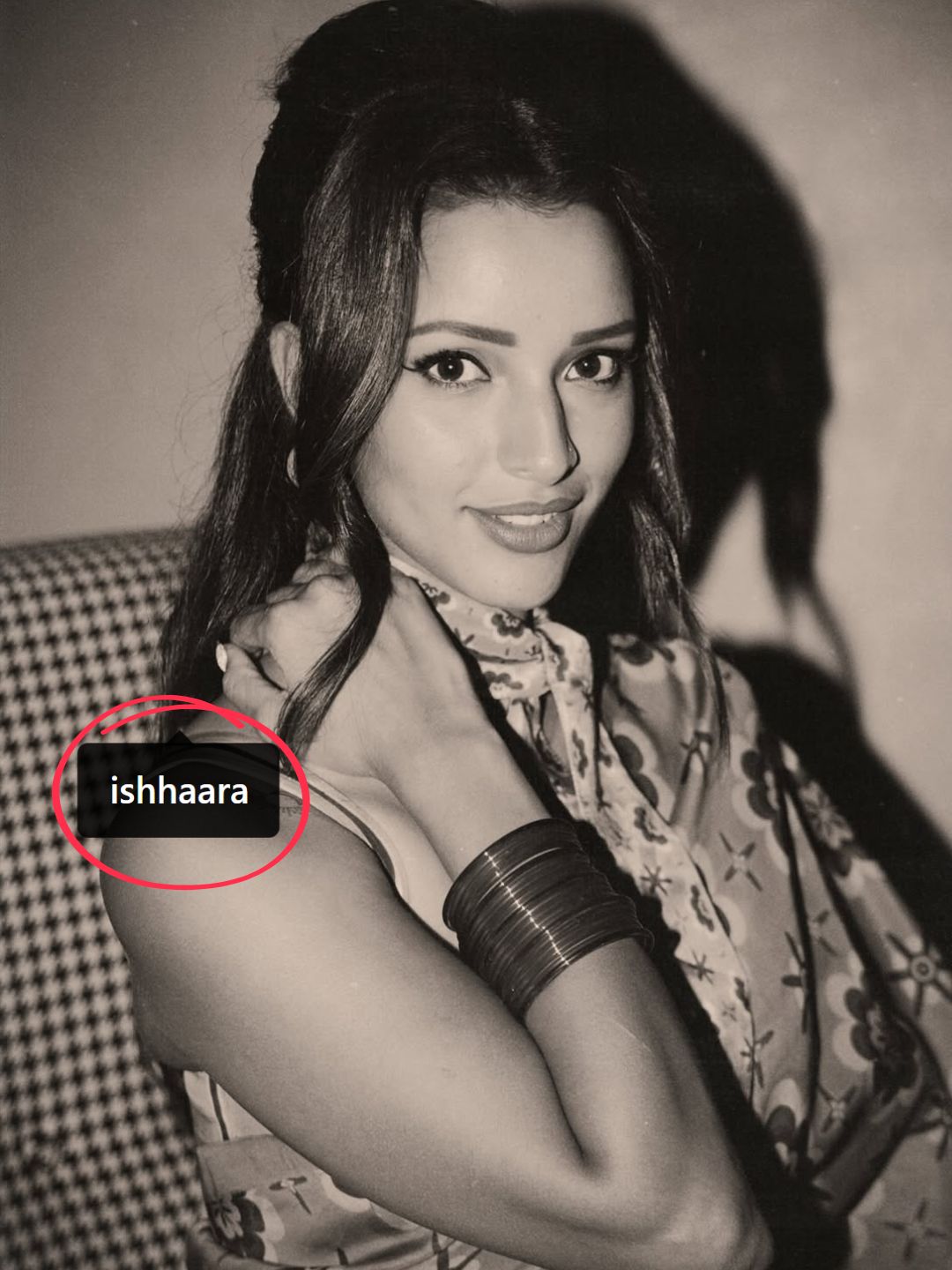 Ishhaara Triptii Dimri In Big Pearl Statement Studs White