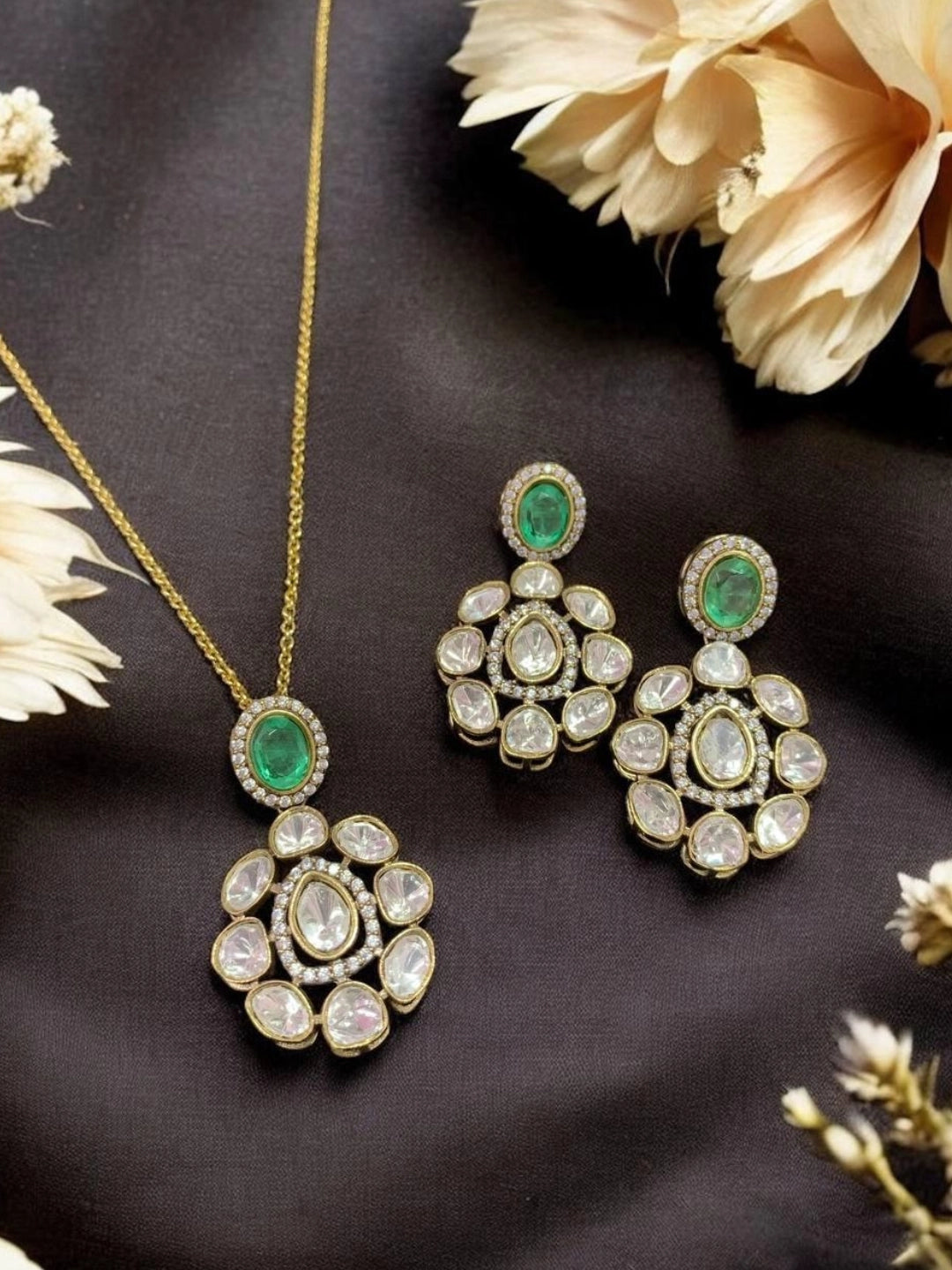 Ishhaara Victorian Polki And Emerald Necklace Set