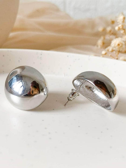 Ishhaara Vidya Balan In C Shaped Stud Earrings