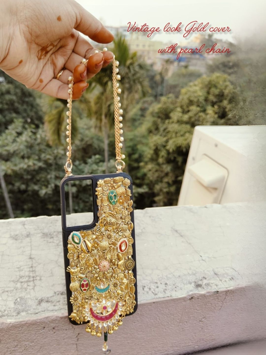 Ishhaara Vintage Look Gold Cover With Pearl Gold Chain