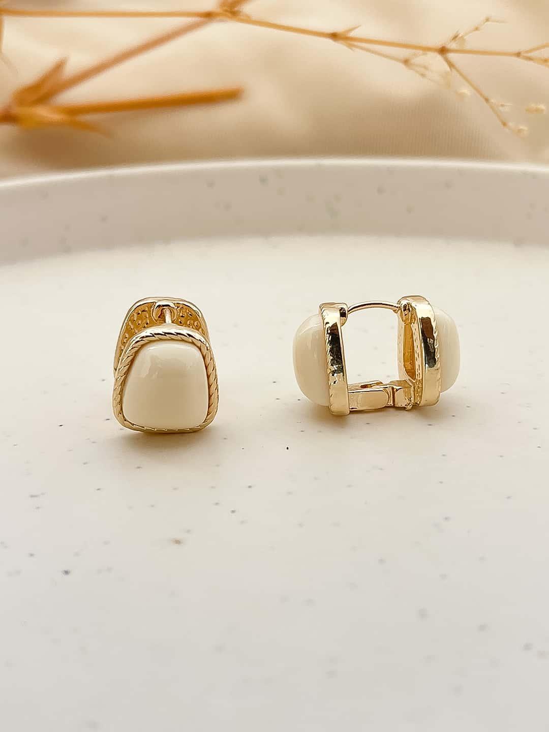 Ishhaara Vintage Pearl Hoop Earrings