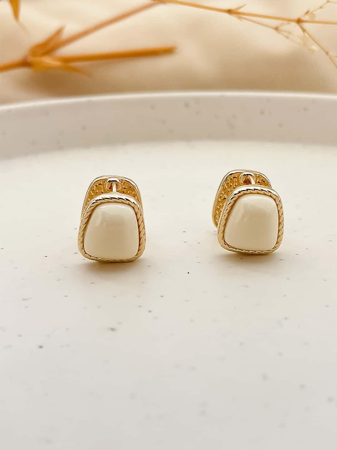 Ishhaara Vintage Pearl Hoop Earrings