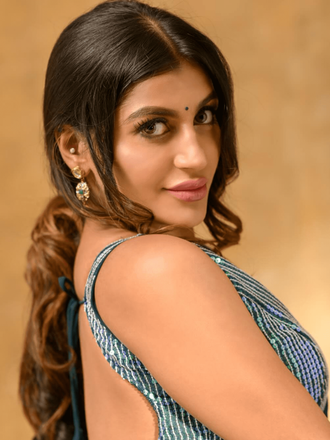 Ishhaara Yashika Aannand In Double Layered Victorian Necklace