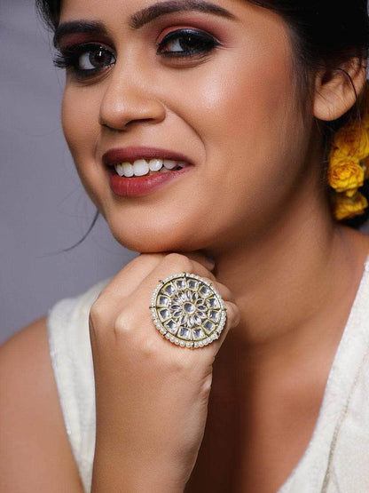 Ishhaara Yashika Aannand In The Royal Round Kundan Ring