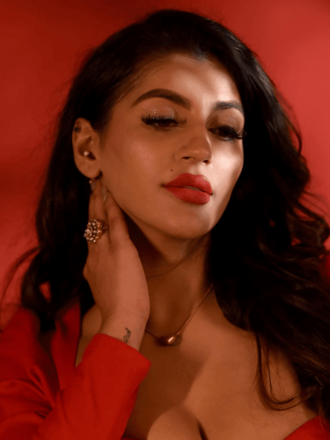 Ishhaara Yashikaa Annand In Stunning Victorian Ring