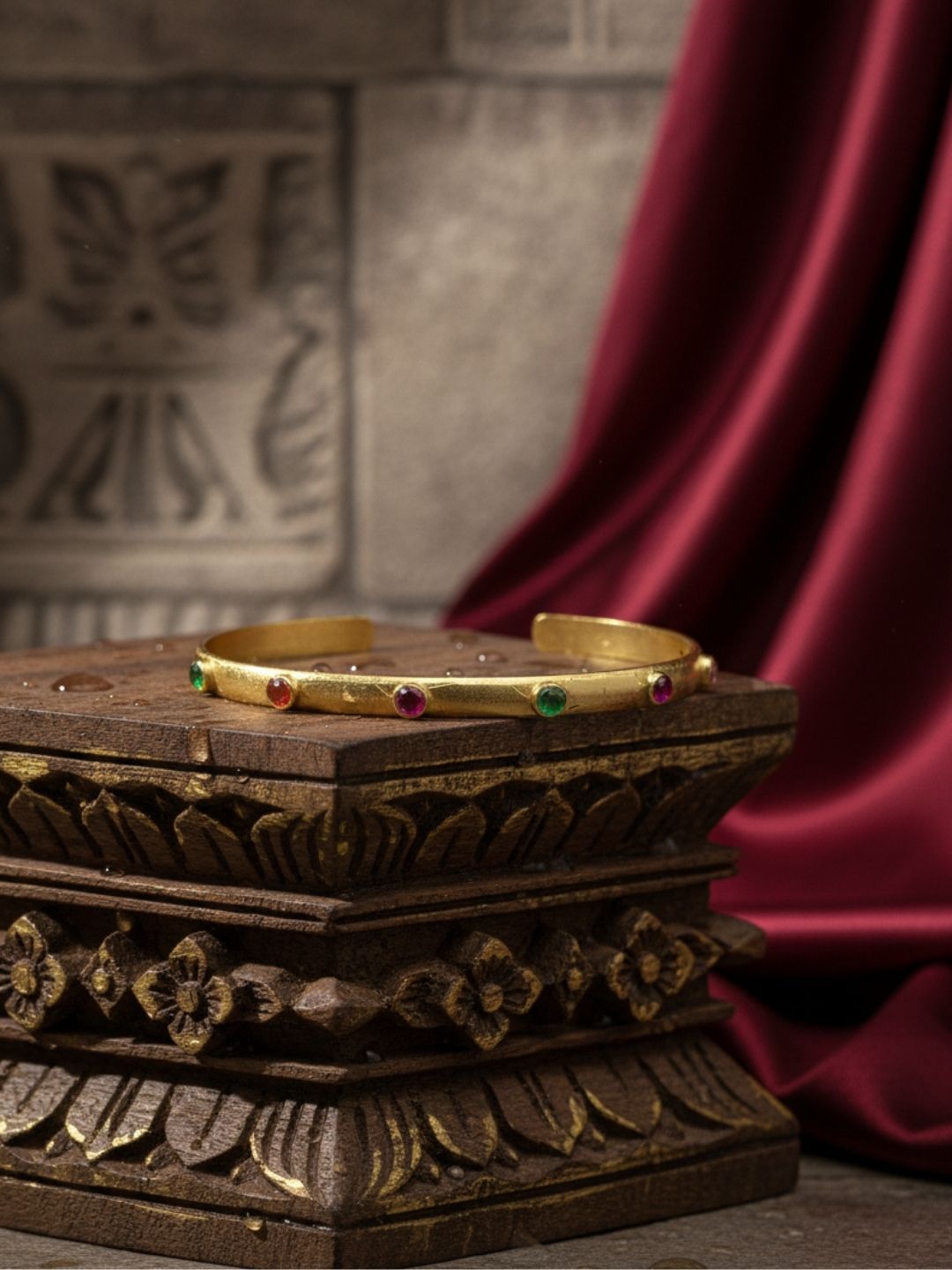 Ishhaara Yellow Gold Bangle Bracelet