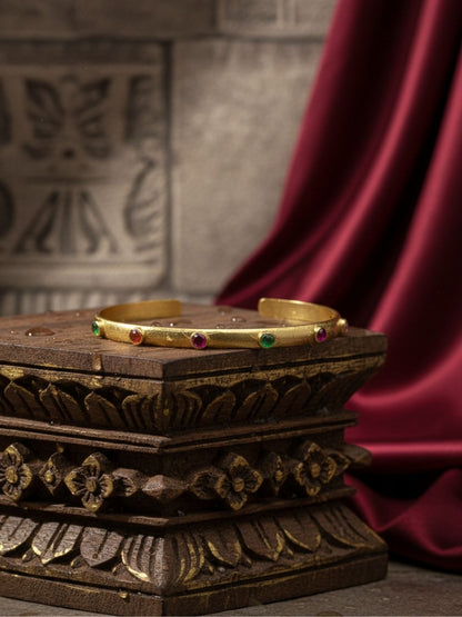 Ishhaara Yellow Gold Bangle Bracelet
