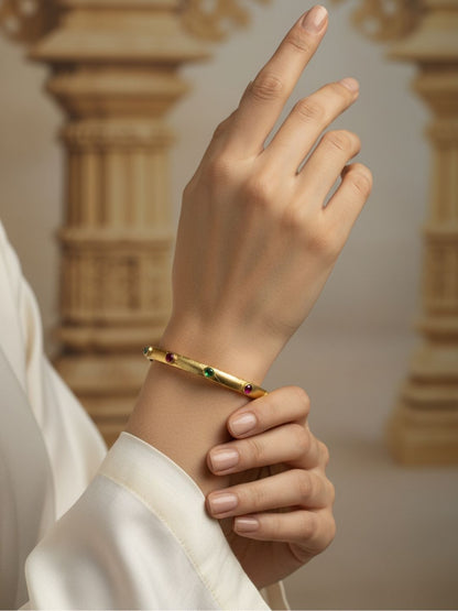 Ishhaara Yellow Gold Bangle Bracelet